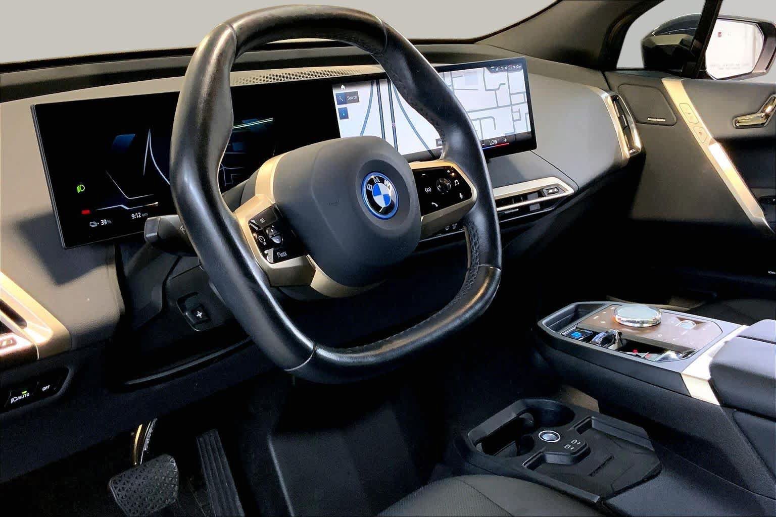 Used 2023 BMW iX xDrive50 w/ Premium Package AWD/4WD image 17