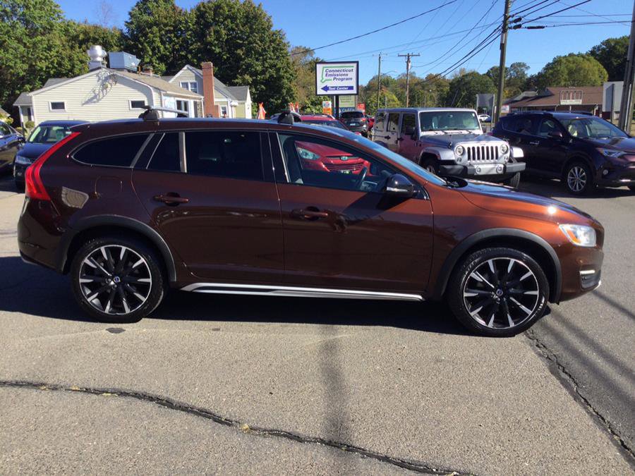 Used 2017 Volvo V60 T5 Cross Country w/ Climate Package image 4