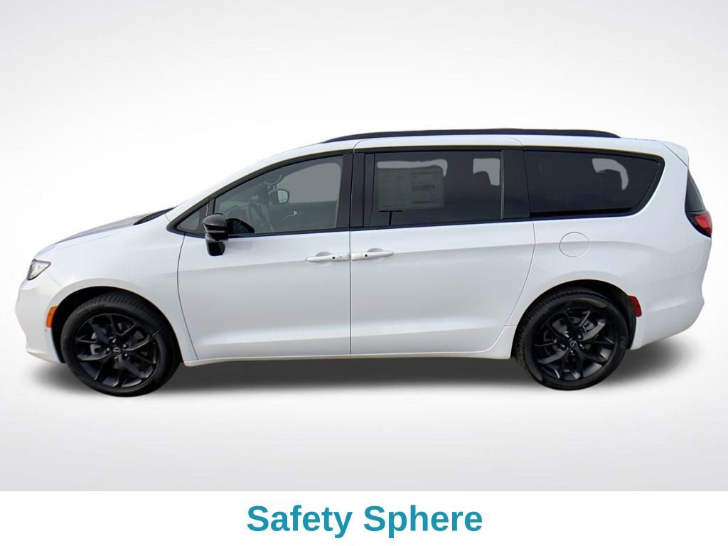 New 2026 Chrysler Pacifica Select w/ S Appearance Package AWD/4WD image 3