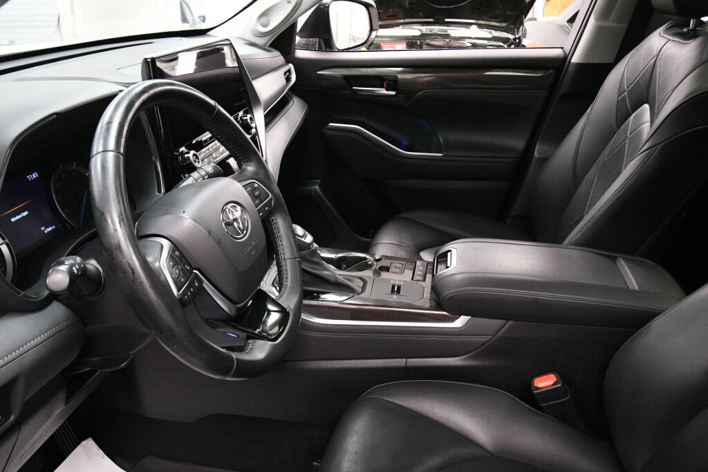Used 2021 Toyota Highlander Platinum AWD/4WD image 21