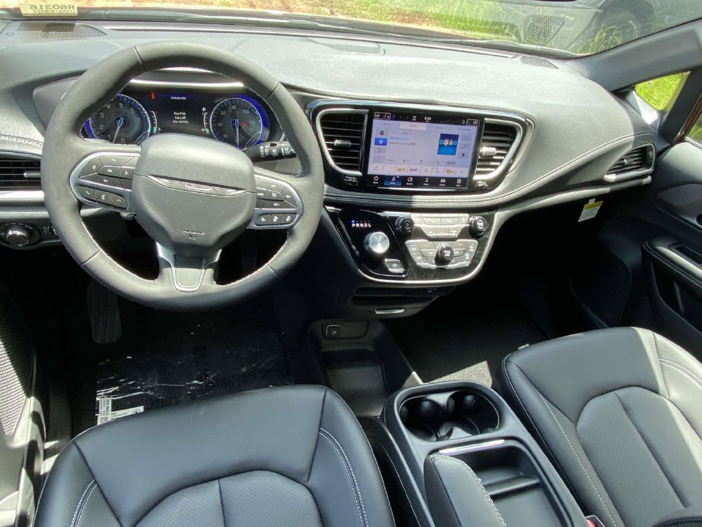 New 2027 Chrysler Pacifica Select FWD image 10