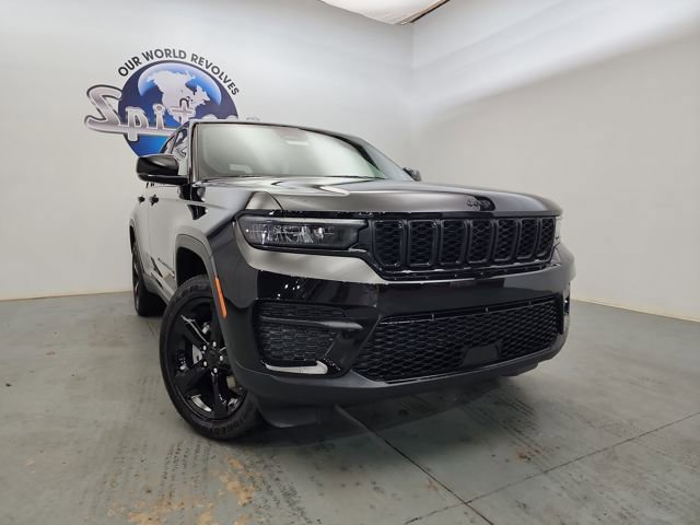 New 2025 Jeep Grand Cherokee Altitude image 4