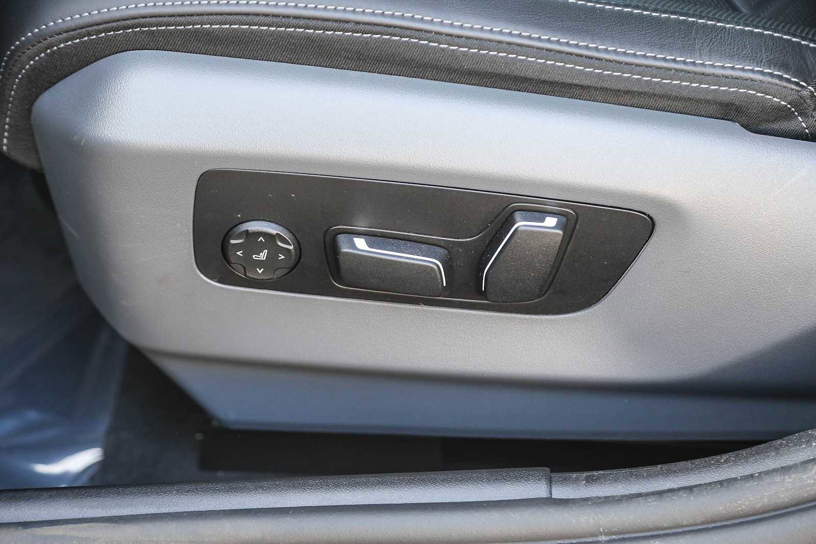 Used 2025 BMW i5 M60 w/ Premium Package image 18