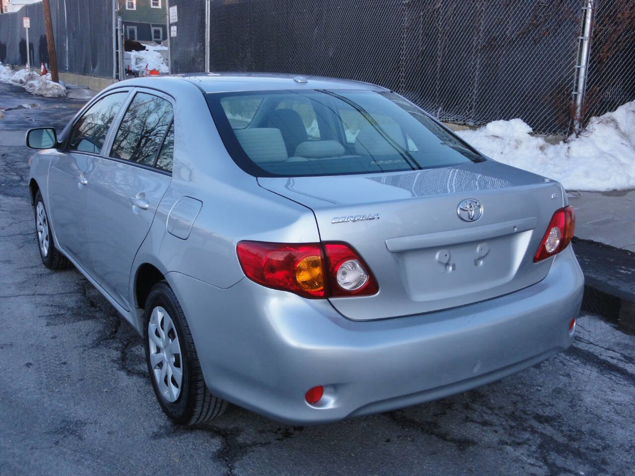 Used 2010 Toyota Corolla LE image 4