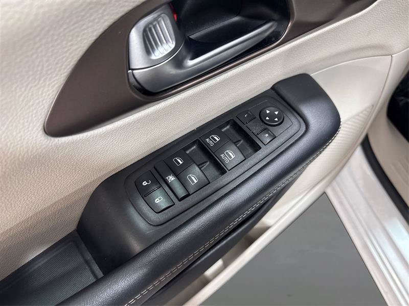 Used 2023 Chrysler Voyager LX FWD image 29