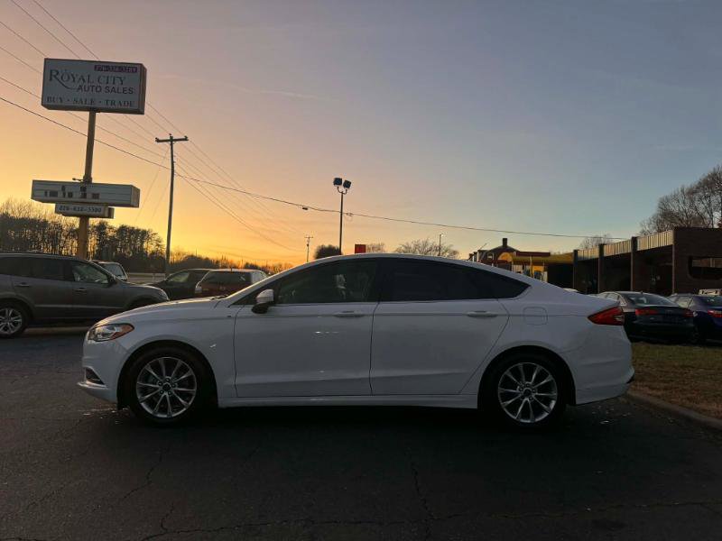 Used 2017 Ford Fusion SE w/ Fusion SE Technology Package image 8