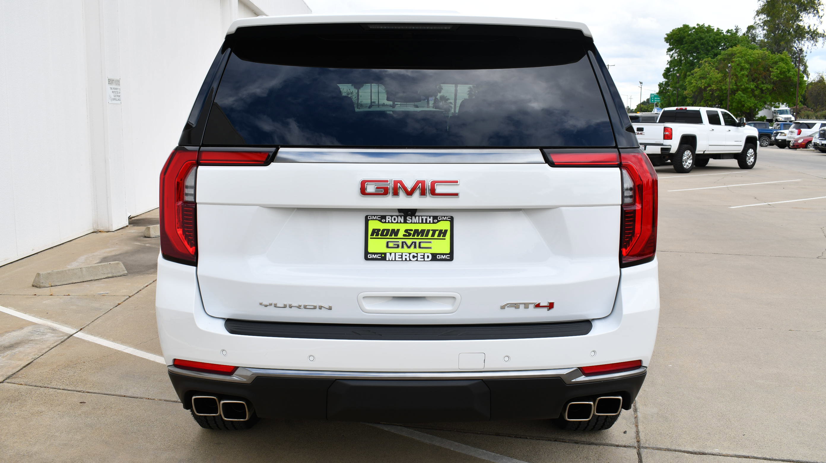 Used 2025 GMC Yukon AT4 AWD/4WD image 6