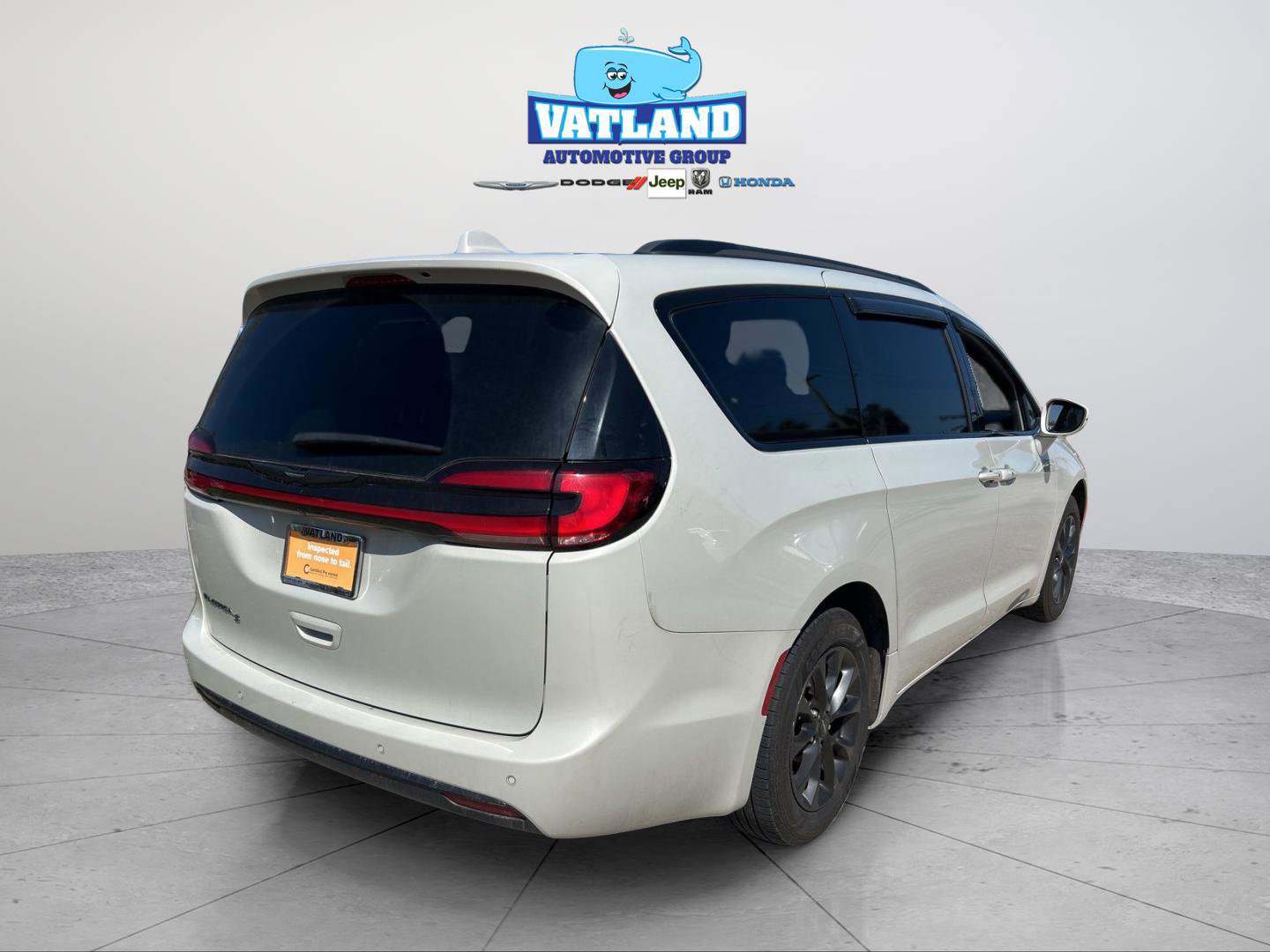 Certified 2021 Chrysler Pacifica Touring-L w/ S Appearance Package image 5