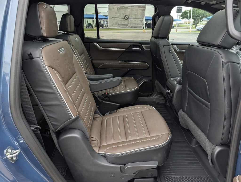 New 2026 GMC Acadia Denali Ultimate w/ LPO, Floor Liner Package AWD/4WD image 41