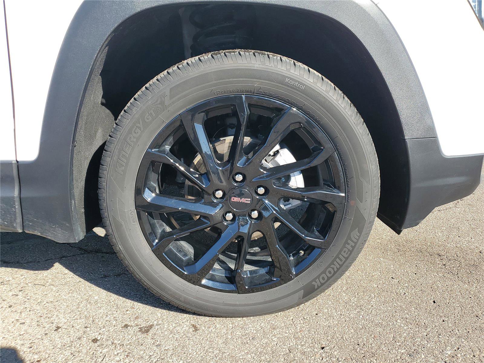 Used 2024 GMC Terrain SLE w/ Driver Convenience Package image 5