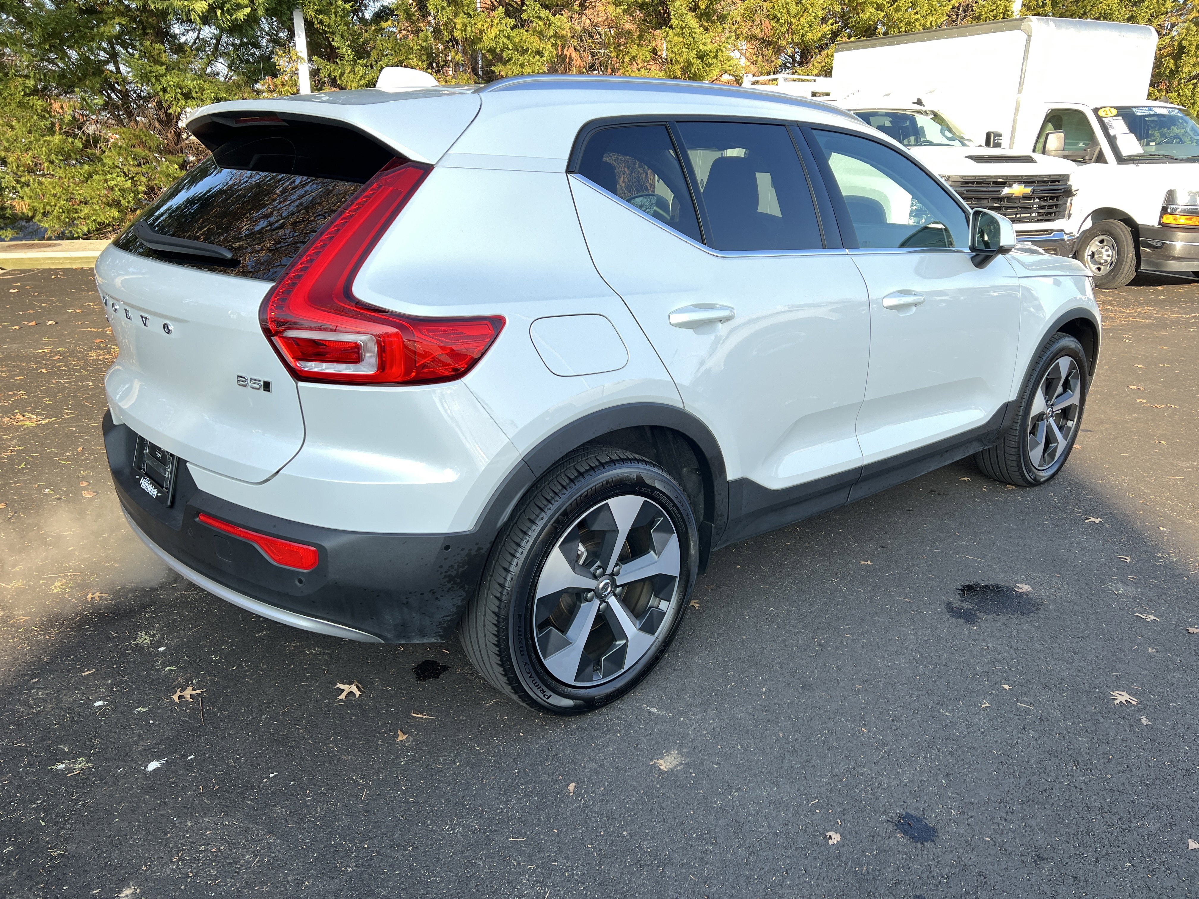 Used 2025 Volvo XC40 B5 Plus image 10