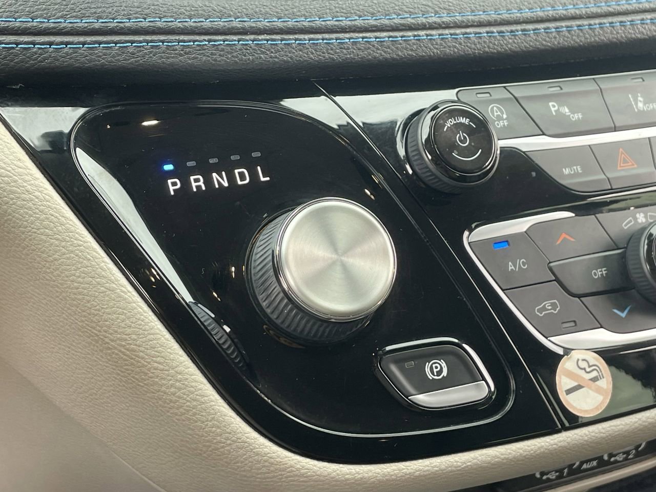 Used 2021 Chrysler Pacifica Touring-L image 28