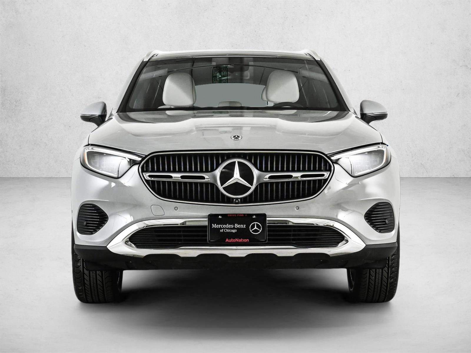 Used 2025 Mercedes-Benz GLC 350e 4MATIC image 2