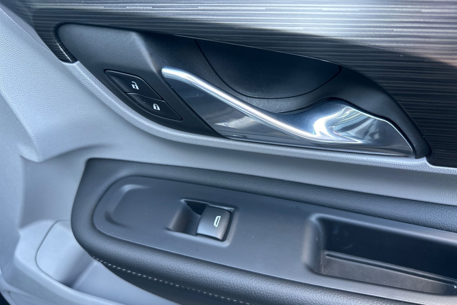 Used 2023 GMC Terrain SLE w/ Driver Convenience Package image 22