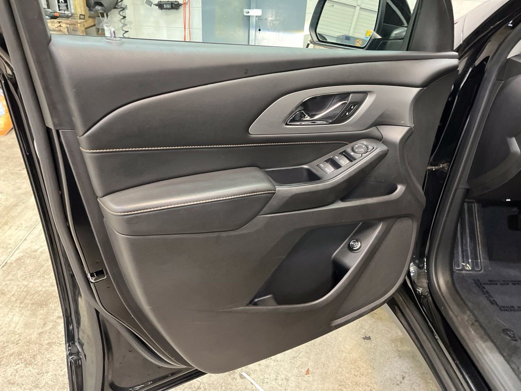 Used 2021 Chevrolet Traverse LT FWD image 12