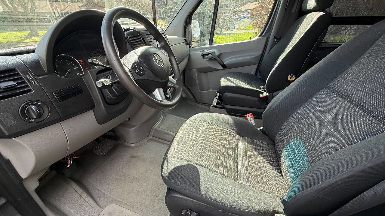 Used 2017 Mercedes-Benz Sprinter 2500 image 3
