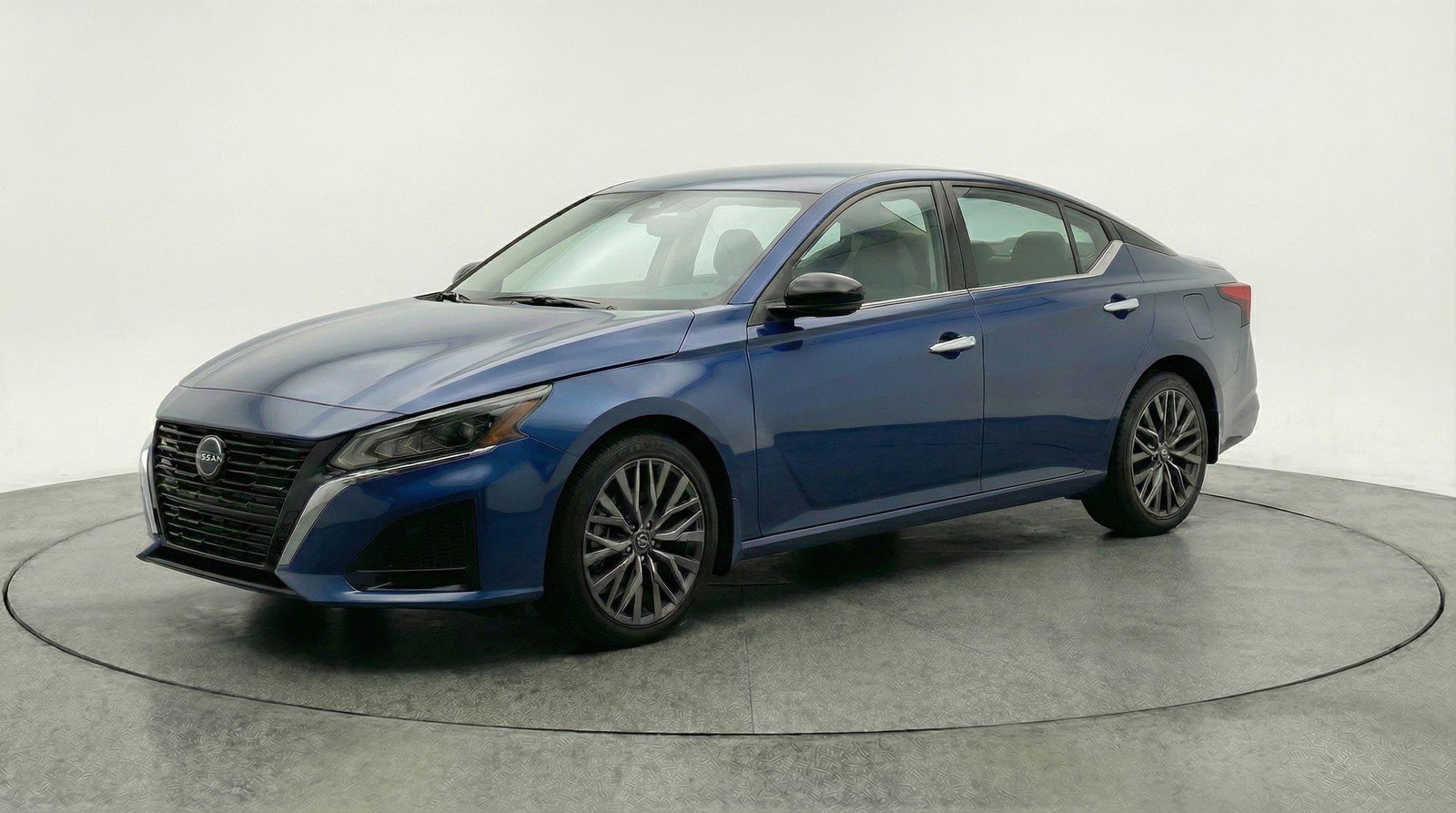 Used 2025 Nissan Altima 2.5 SV image 3