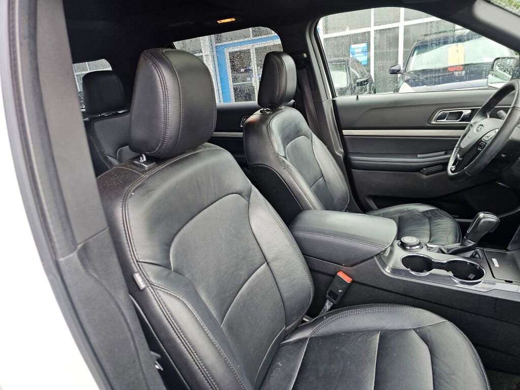 Used 2018 Ford Explorer XLT w/ Equipment Group 202A image 12
