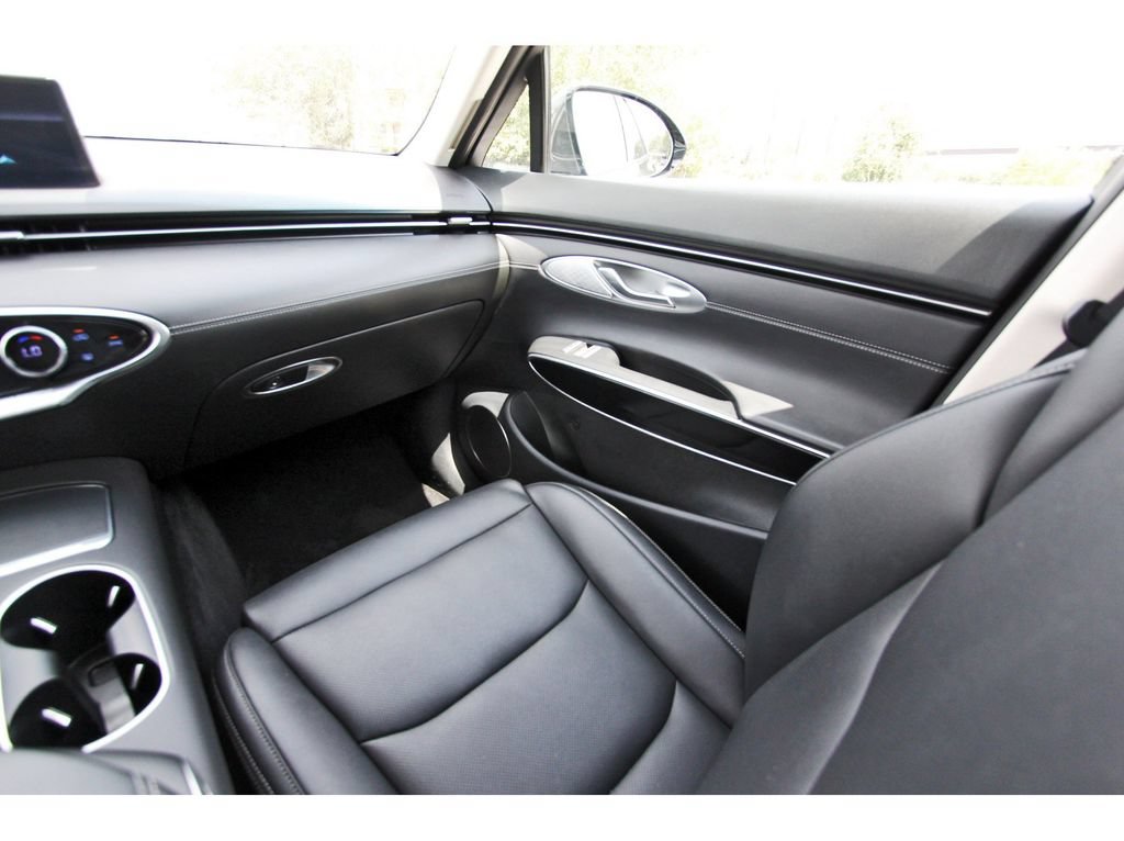 Used 2025 Genesis GV70 2.5T AWD/4WD image 11