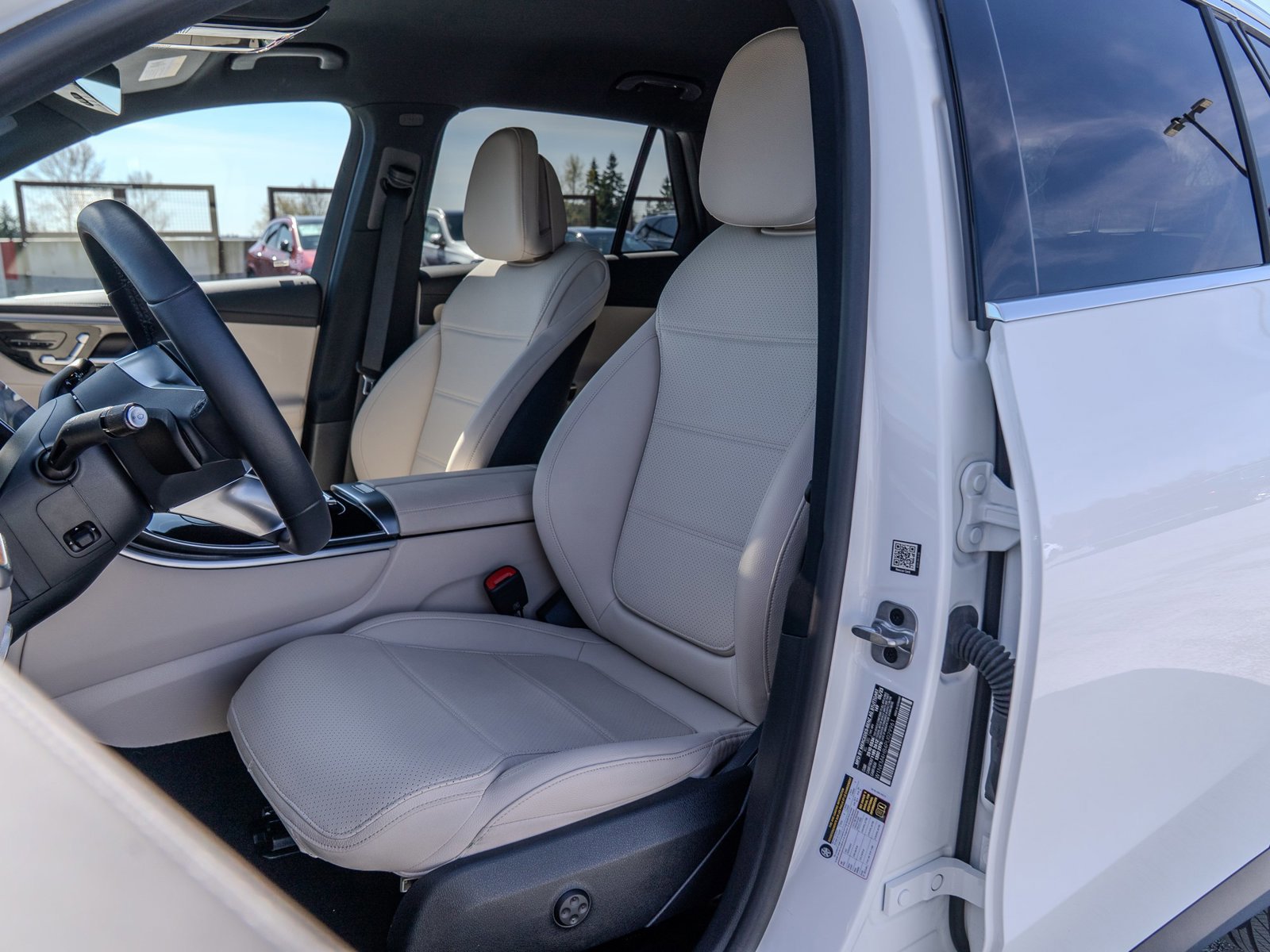 Used 2023 Mercedes-Benz GLC 300 4MATIC image 16