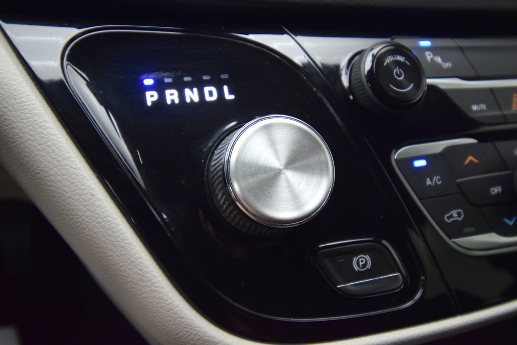 Used 2019 Chrysler Pacifica L FWD image 22