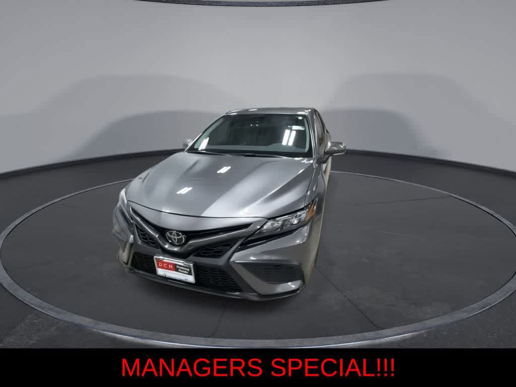 Used 2023 Toyota Camry SE image 3