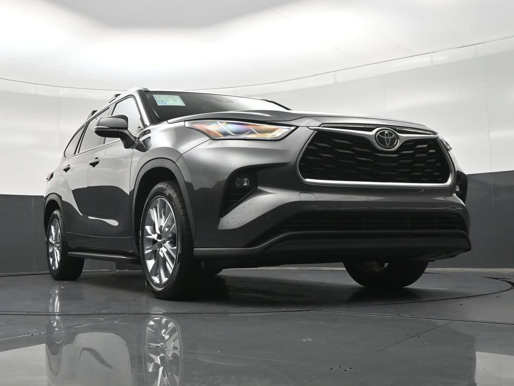 Used 2023 Toyota Highlander Limited FWD image 33