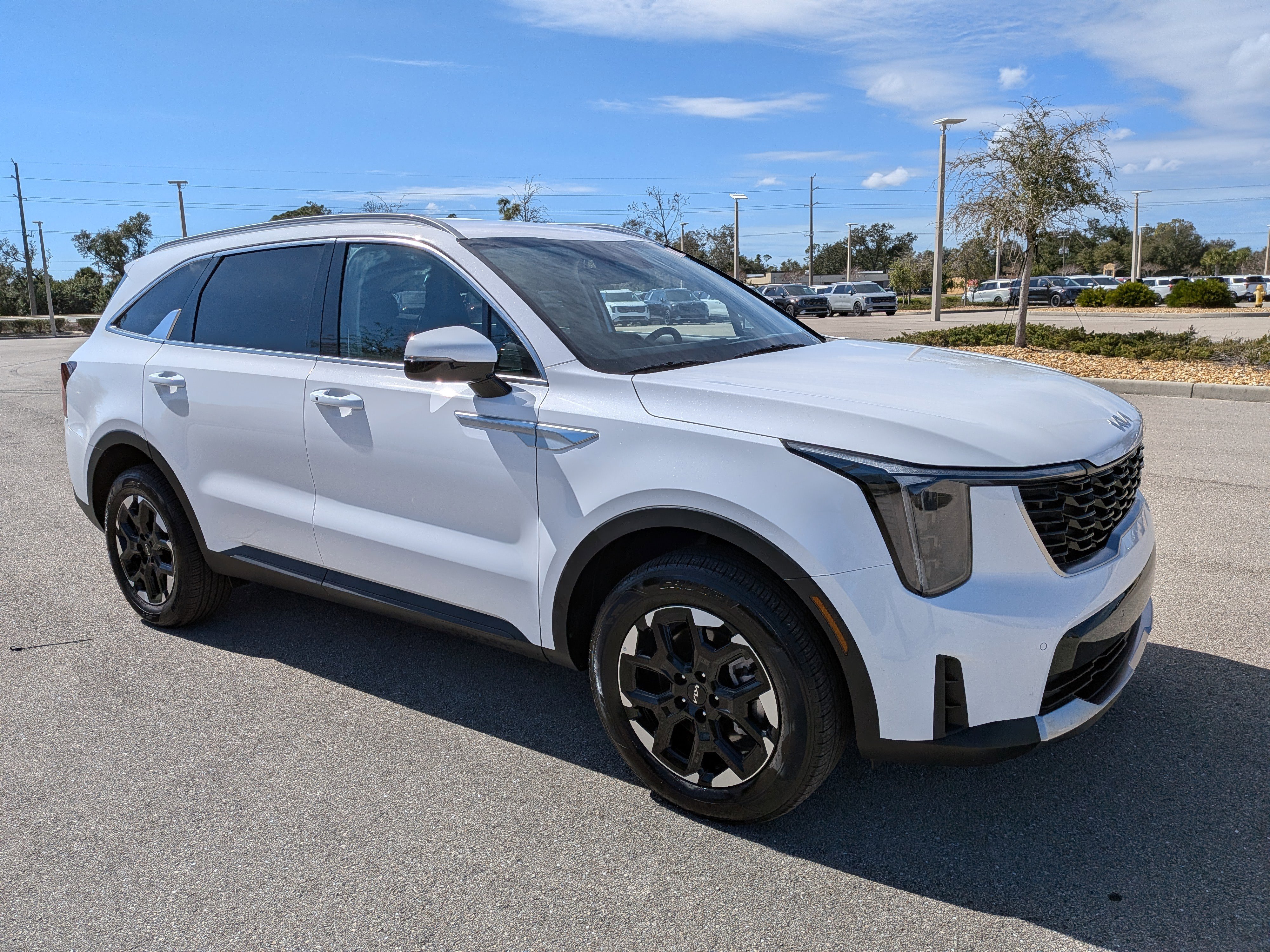 Certified 2025 Kia Sorento S image 2