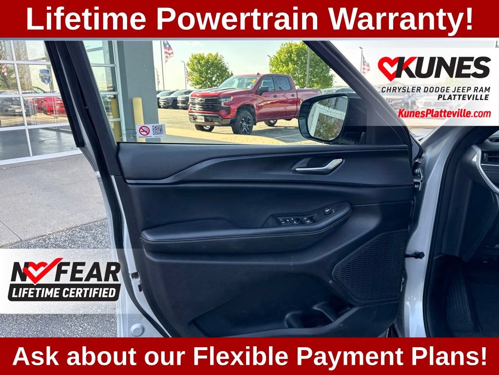 Used 2024 Jeep Grand Cherokee Altitude AWD/4WD image 11