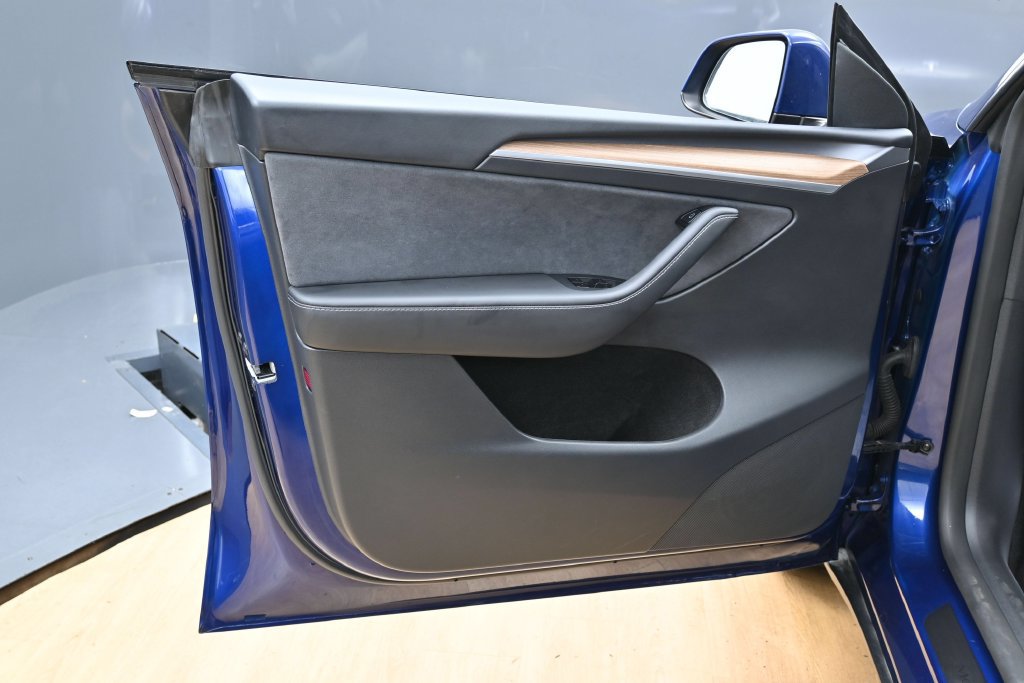 Used 2025 Tesla Model Y Long Range RWD image 41