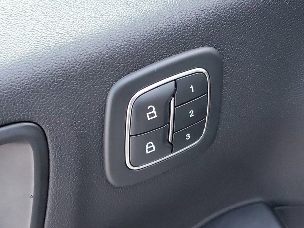 Used 2022 Ford Escape Titanium w/ Titanium Premium Package image 32