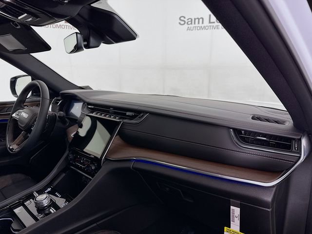 New 2025 Jeep Grand Cherokee Summit w/ Obsidian Package image 30