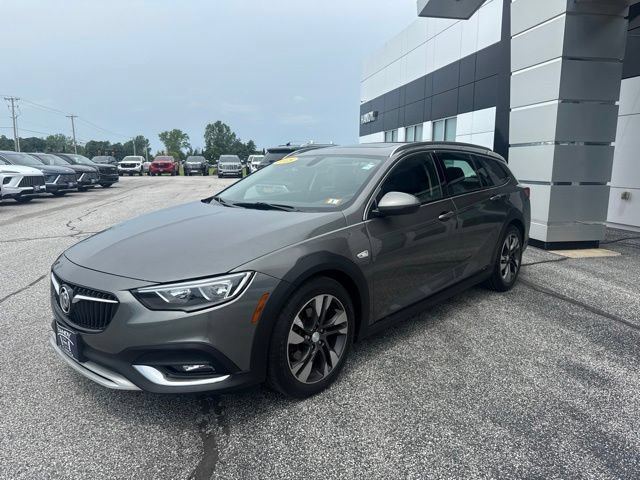 Certified 2018 Buick Regal Essence w/ Sights and Sounds Package AWD/4WD image 3