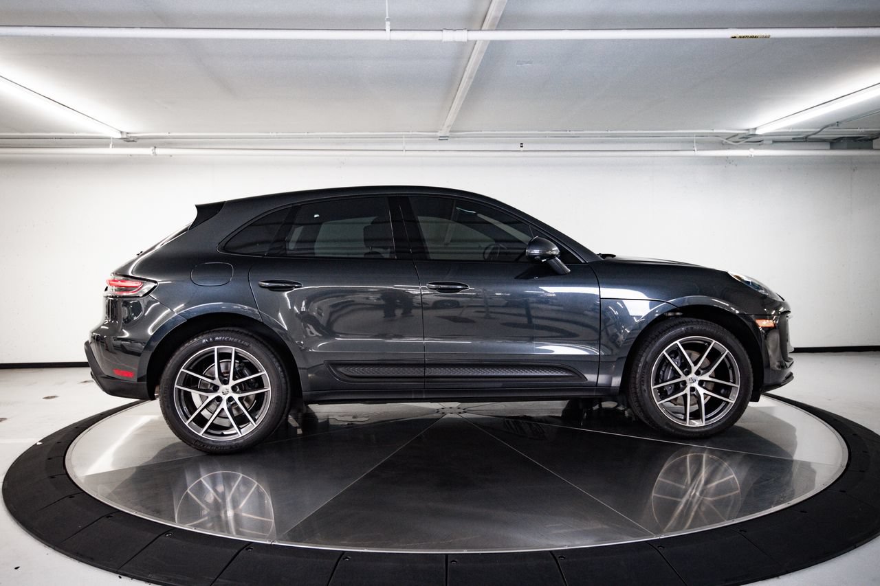 Certified 2024 Porsche Macan AWD/4WD image 8