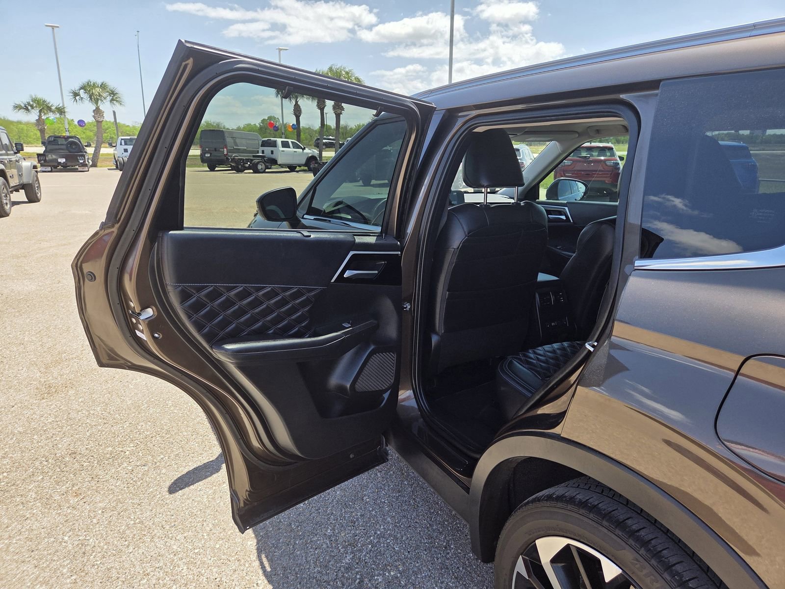 Used 2024 Mitsubishi Outlander SEL Black Edition AWD/4WD image 15