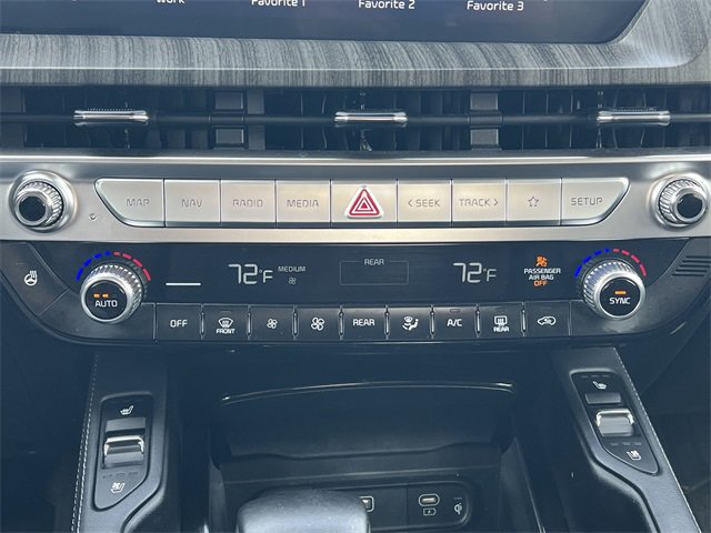 Used 2025 Kia Telluride EX w/ EX Captain's Chair Package image 16