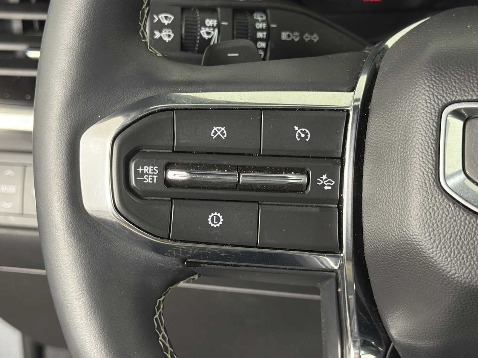 Used 2024 GMC Acadia Denali FWD image 27