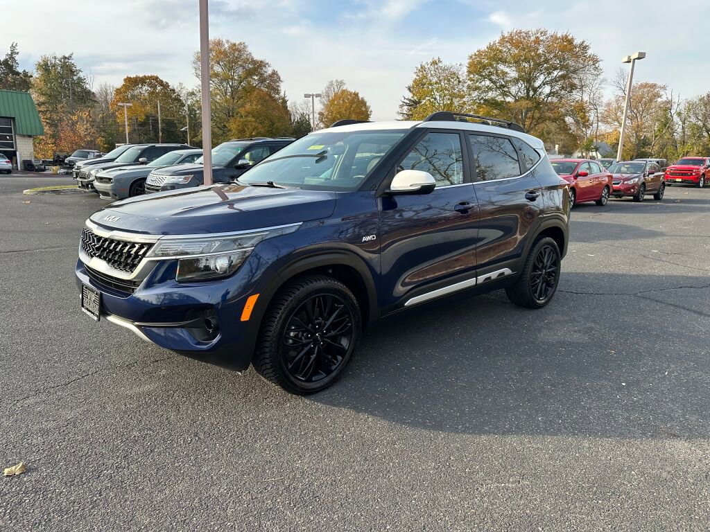 Used 2022 Kia Seltos Nightfall Edition image 3