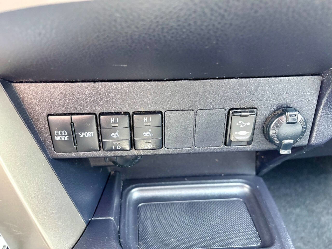 Used 2015 Toyota RAV4 Limited w/ Technology Package image 16