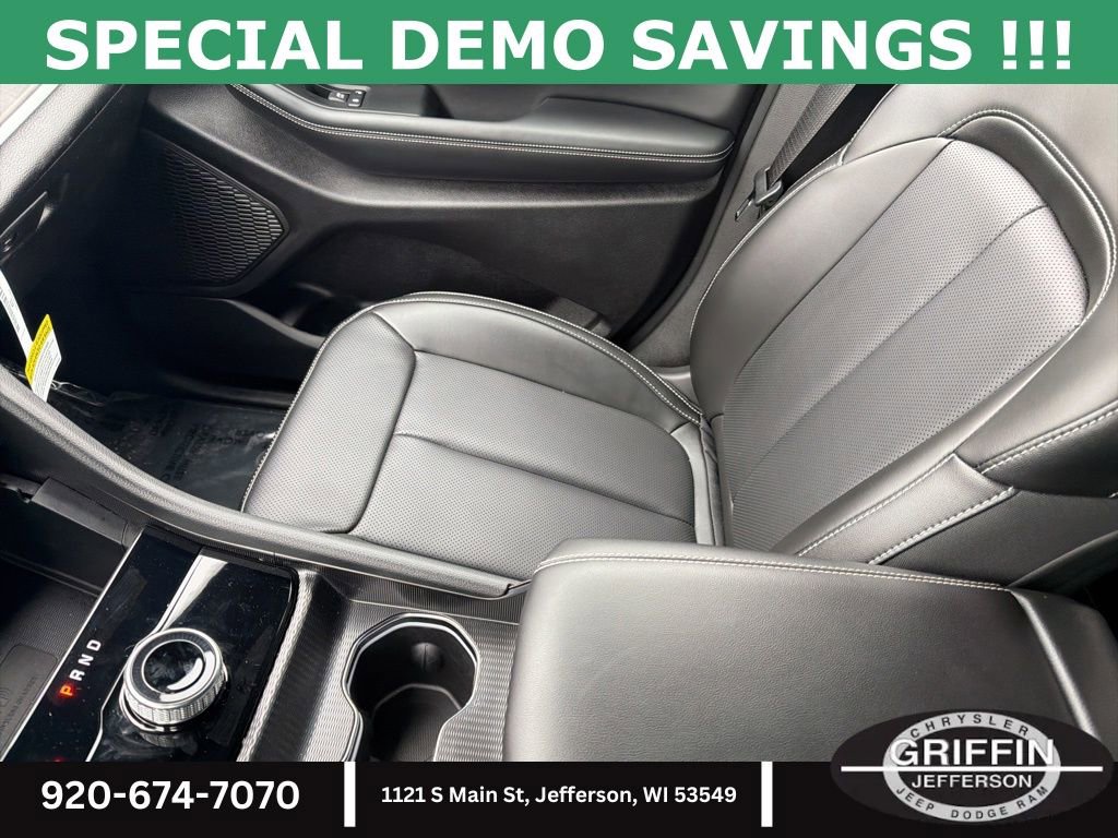 New 2025 Jeep Grand Cherokee Limited w/ Luxury Tech Group II image 24