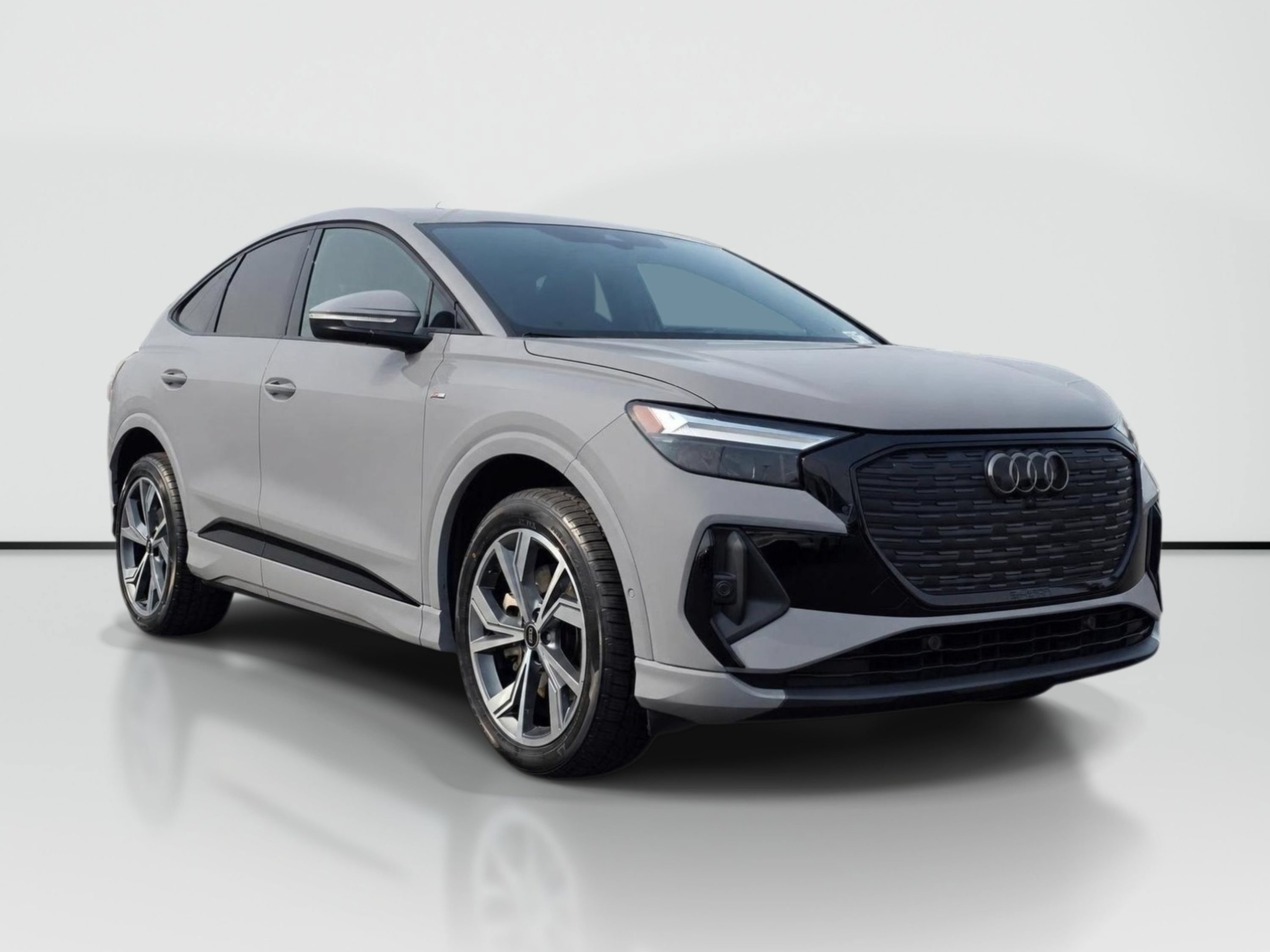 Used 2023 Audi Q4 e-tron Premium Plus w/ Premium Plus AWD/4WD image 7