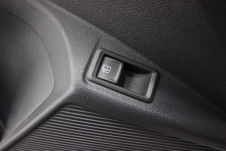 Used 2022 Volkswagen Taos SE w/ Panoramic Sunroof Package AWD/4WD image 13