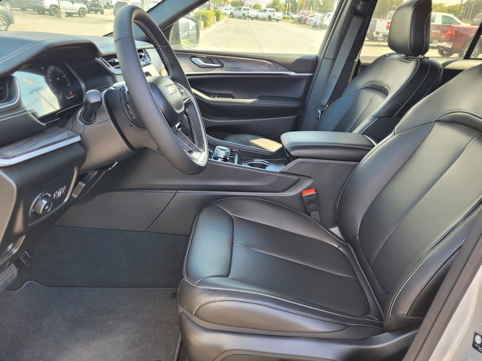 New 2025 Jeep Grand Cherokee Limited image 11