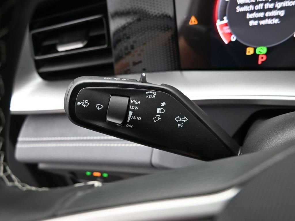 New 2025 Volkswagen Tiguan SE image 15