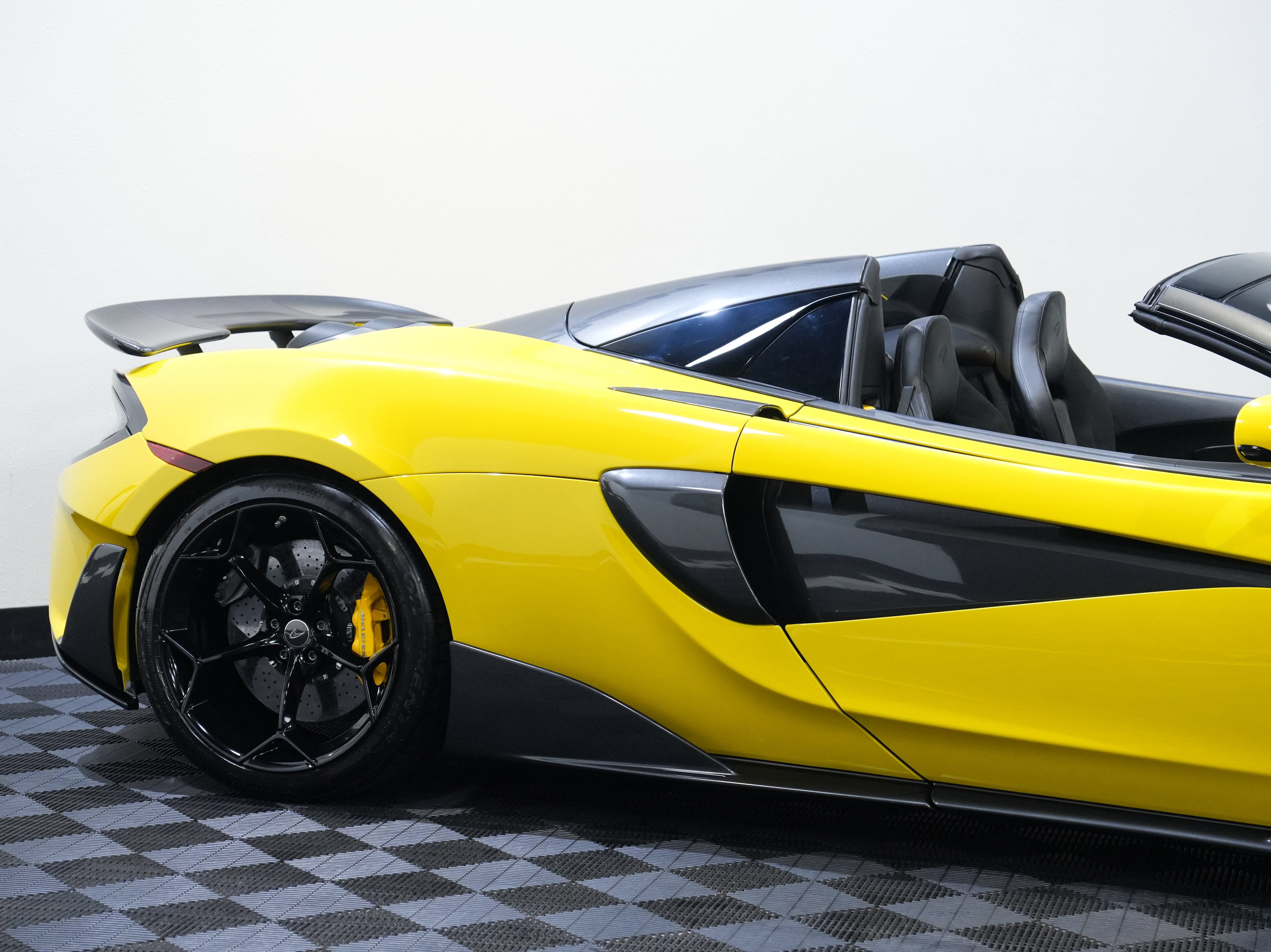 Used 2020 McLaren 600LT Spider RWD image 16