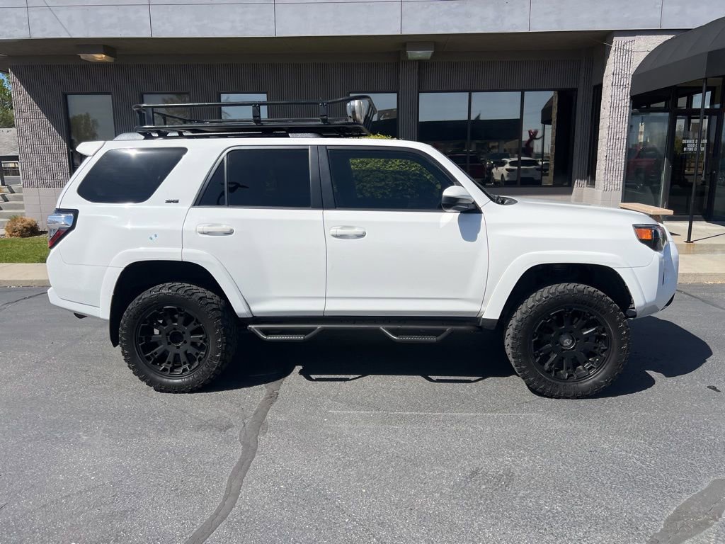 Used 2016 Toyota 4Runner SR5 AWD/4WD image 2