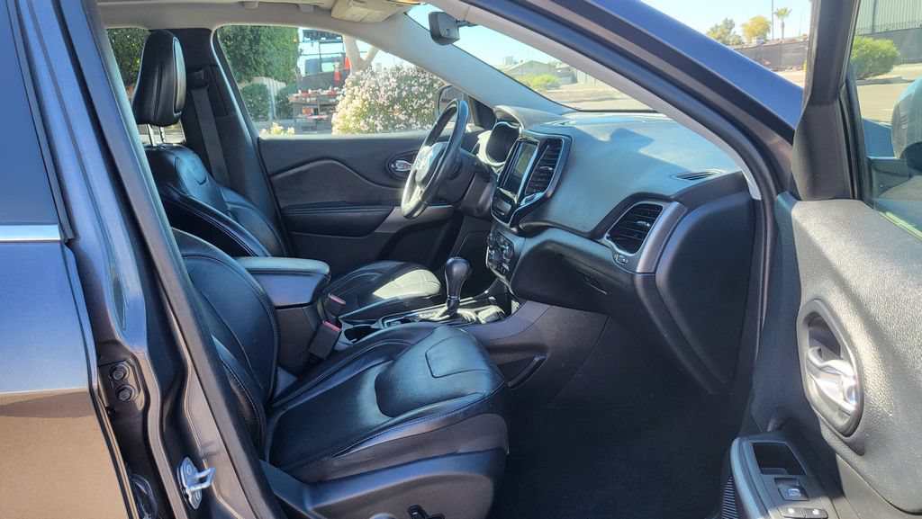 Used 2019 Jeep Cherokee Limited FWD image 20
