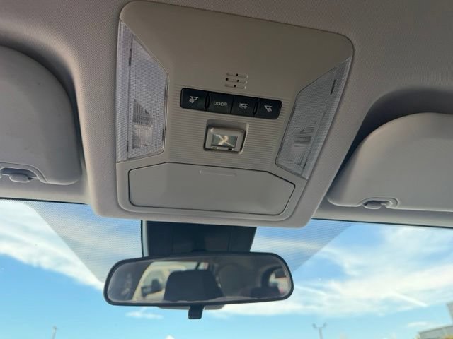 Used 2021 Toyota RAV4 LE FWD image 15