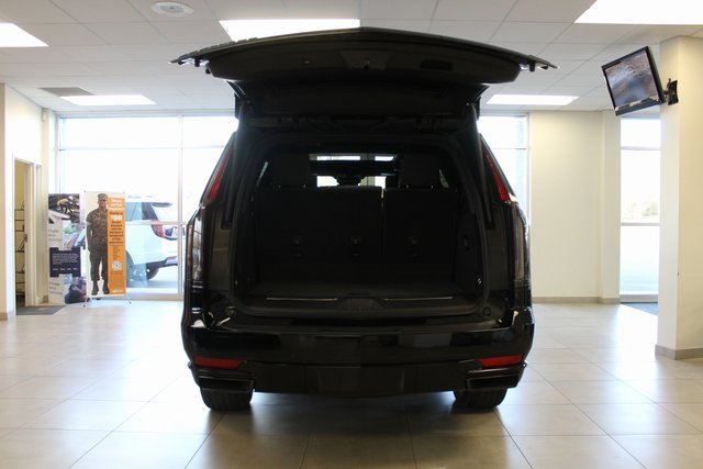 Used 2024 Cadillac Escalade Sport w/ LPO, ONYX Package image 18