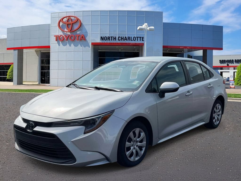 Used 2023 Toyota Corolla LE FWD image 4